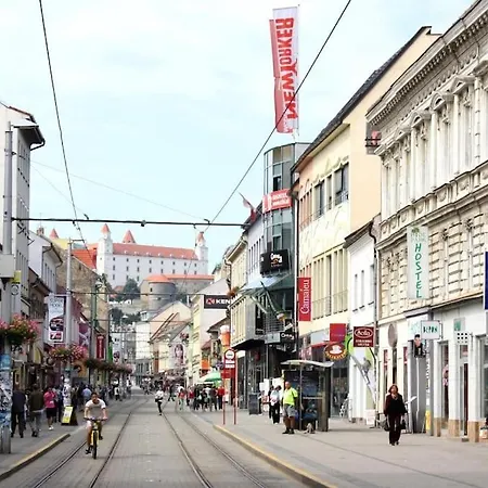 Gorgeous Centre With Free Parking Space Апартаменты Братислава