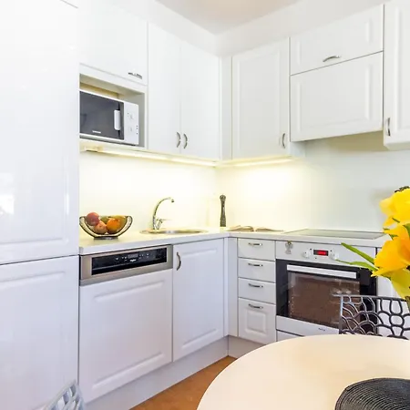 Gorgeous Centre In With Free Parking