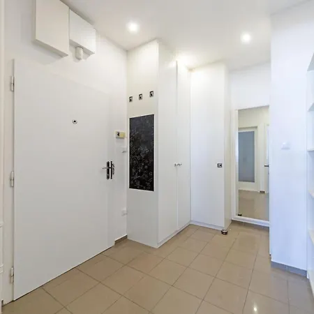 Gorgeous Center In With Free Parking Apartman