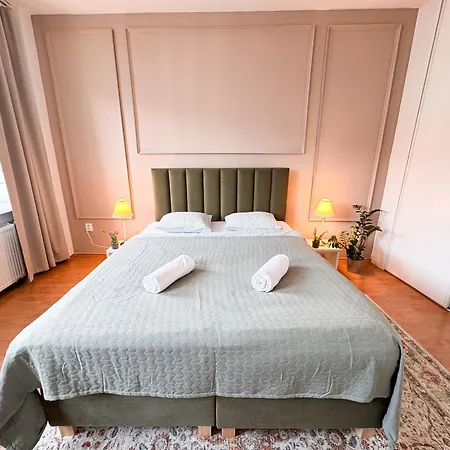Gorgeous Centre In With Free Parking Apartment *