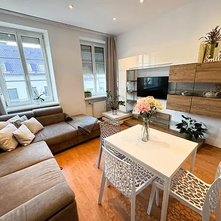 Gorgeous Centre In With Free Parking *