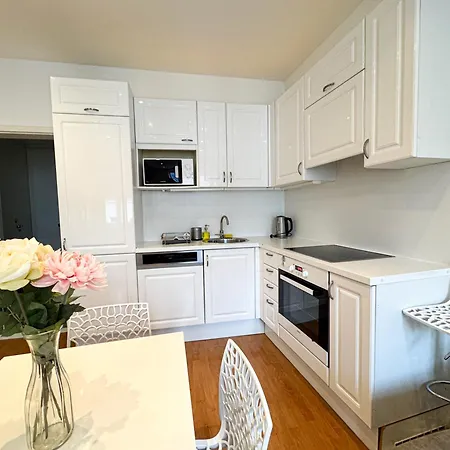 Apartment Gorgeous Centre In With Free Parking *