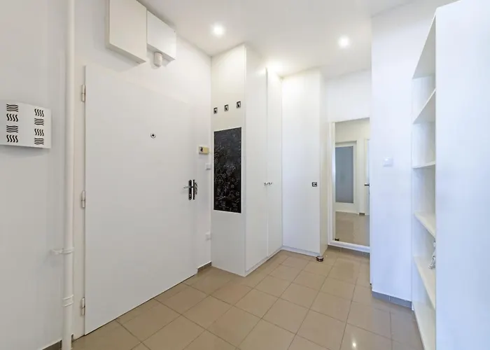 Gorgeous Centre In With Free Parking Apartament